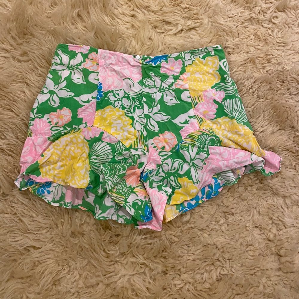 Lily Pulitzer Ruffled printed short women’s size 6